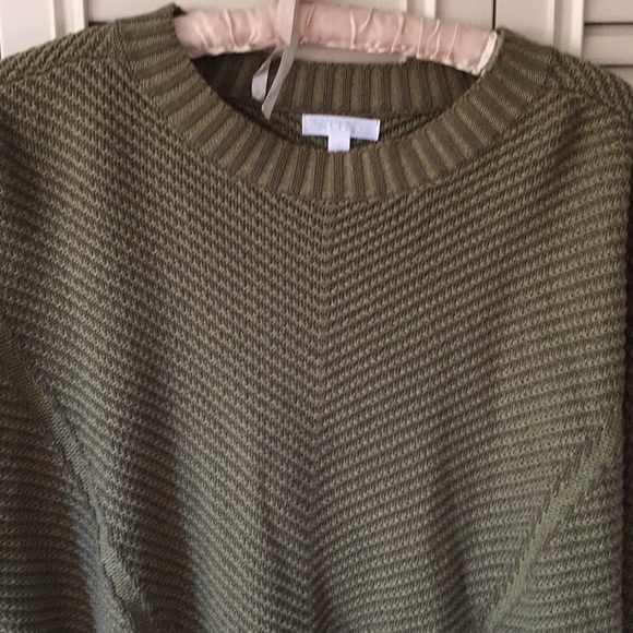 NWOT 🍀Cropped Sweater🍀 - Picture 2 of 4
